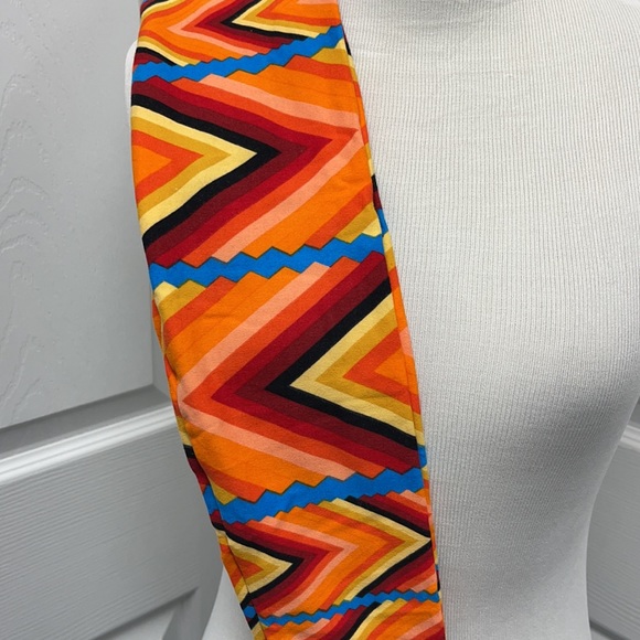 LuLaRoe New Kid’s S/M Orange Geometric Leggings NWT - Picture 3 of 7